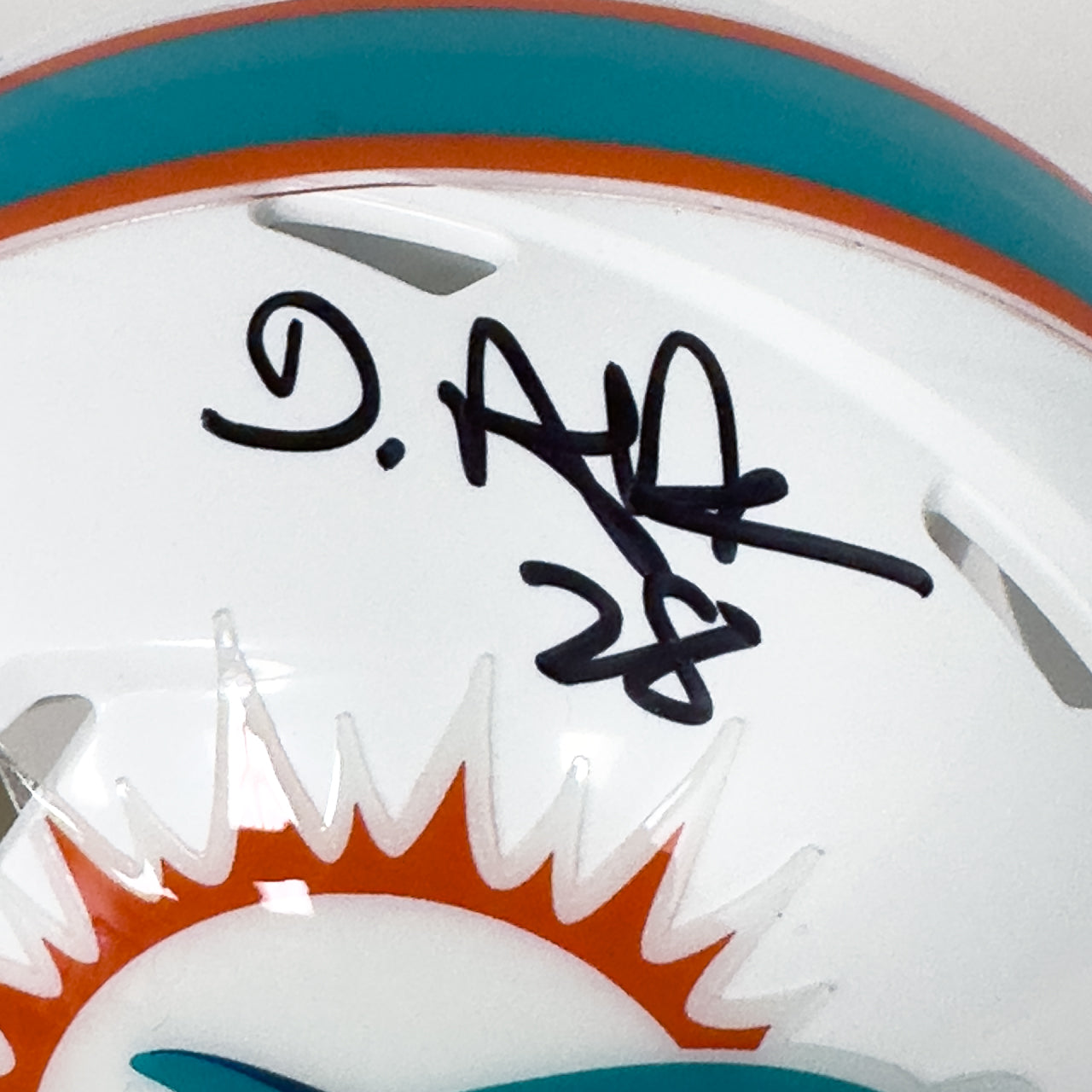 De'Von Achane Signed Dolphins Speed Mini Helmet